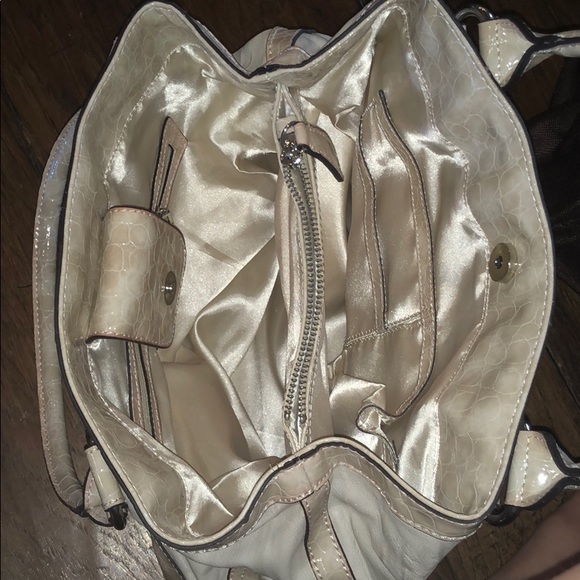 Guess Creme “Trisha” Bag with Wallet - Picture 3 of 7
